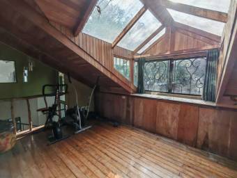 Se vende espaciosa casa con patio en Concepción de Heredia 25-1957
