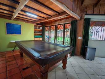 Se vende espaciosa casa con patio en Concepción de Heredia 25-1957