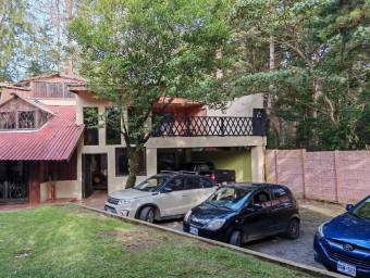 Se vende espaciosa casa con patio en Concepción de Heredia 25-1957