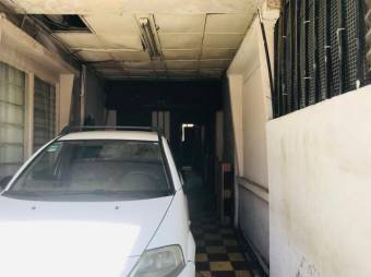 Se vende propiedad para remodelar en Heredia Centro 25-986