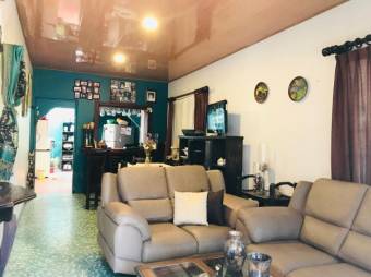 Se vende propiedad para remodelar en Heredia Centro 25-986