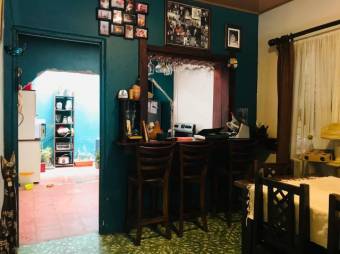 Se vende propiedad para remodelar en Heredia Centro 25-986