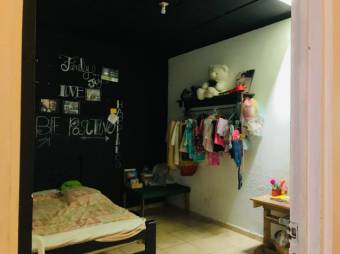 Se vende propiedad para remodelar en Heredia Centro 25-986