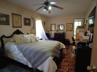 Se ven de casa con uso mixto en San Roque de Barva 24-1155