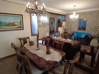 Se ven de casa con uso mixto en San Roque de Barva 24-1155