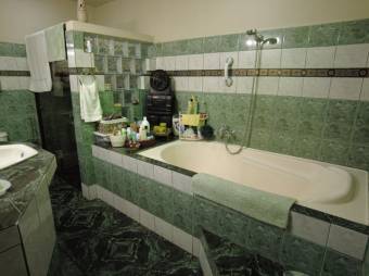 Se ven de casa con uso mixto en San Roque de Barva 24-1155