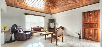 Venta de Casa en Batán, Limón. TIENE LOCAL COMERCIAL ACTIVO.