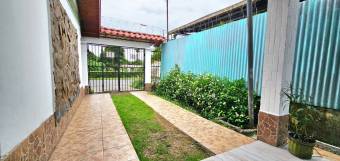 Venta de Casa en Batán, Limón. TIENE LOCAL COMERCIAL ACTIVO.