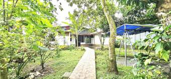 Venta de Casa en Batán, Limón. TIENE LOCAL COMERCIAL ACTIVO.