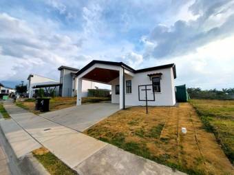 Se vende espaciosa casa con amplio patio en San Rafael de Alajuela 25-1671