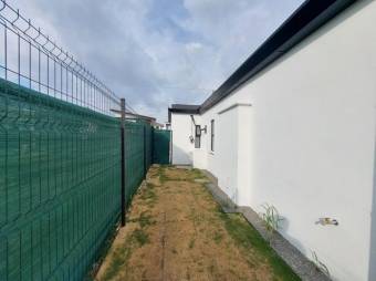 Se vende espaciosa casa con amplio patio en San Rafael de Alajuela 25-1671