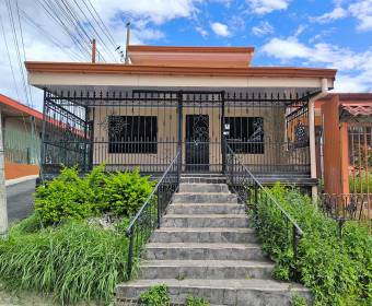 House and apartment in Higuito de Desamparados, San José. Bank-owned property.