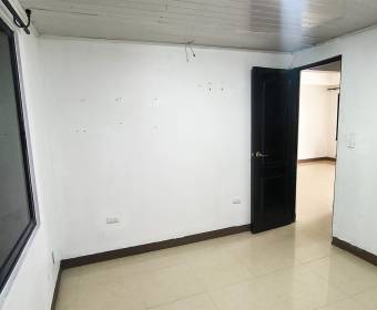 House and apartment in Higuito de Desamparados, San José. Bank-owned property.