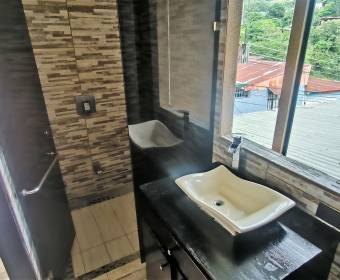 House and apartment in Higuito de Desamparados, San José. Bank-owned property.