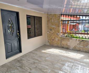 House and apartment in Higuito de Desamparados, San José. Bank-owned property.