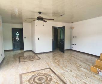 House and apartment in Higuito de Desamparados, San José. Bank-owned property.