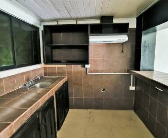 House and apartment in Higuito de Desamparados, San José. Bank-owned property.