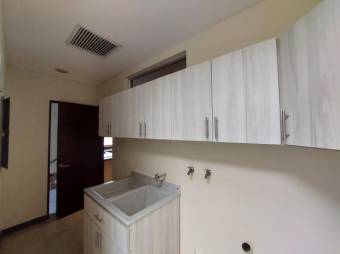 Se vende Moderna casa con patio en condominio de San Rafael Alajuela 26-40