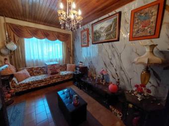 Se vende espaciosa casa con patio en Santa Lucia de Barva 26-568