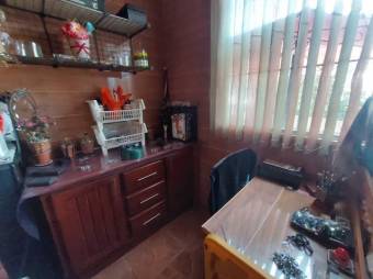 Se vende espaciosa casa con patio en Santa Lucia de Barva 26-568