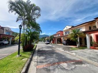 Se alquila casa amoblada en condominio de Lindora Santa Ana 26-672