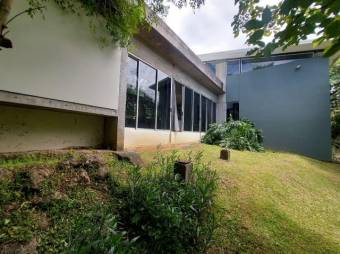 Se vende moderna propiedad de 5000m2 en San Antonio de Belén 26-673