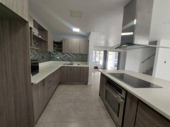 Se vende moderna casa en condominio de Ciudad Colon 26-764