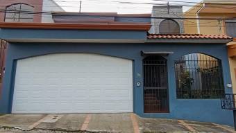 Se vende moderna casa con terraza en San Pablo Heredia 25-1992