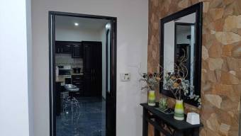 Se vende moderna casa con terraza en San Pablo Heredia 25-1992