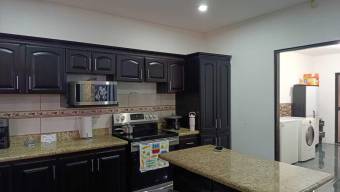 Se vende moderna casa con terraza en San Pablo Heredia 25-1992