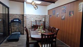 Se vende moderna casa con terraza en San Pablo Heredia 25-1992