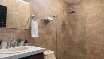 Se vende moderna casa con terraza en San Pablo Heredia 25-1992