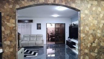 Se vende moderna casa con terraza en San Pablo Heredia 25-1992