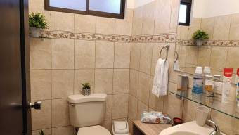 Se vende moderna casa con terraza en San Pablo Heredia 25-1992