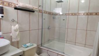 Se vende moderna casa con terraza en San Pablo Heredia 25-1992