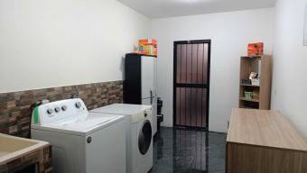 Se vende moderna casa con terraza en San Pablo Heredia 25-1992