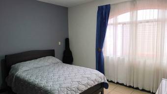 Se vende moderna casa con terraza en San Pablo Heredia 25-1992