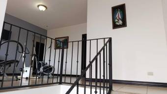 Se vende moderna casa con terraza en San Pablo Heredia 25-1992