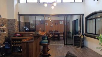 Se vende moderna casa con terraza en San Pablo Heredia 25-1992