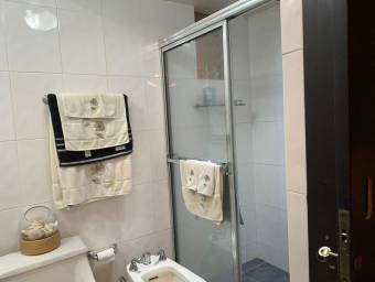 Se vende casa con jardín y terraza en La Asunción de Belén 25-950