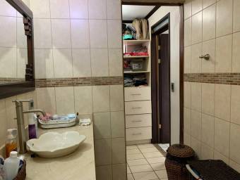 Se vende casa con jardín y terraza en La Asunción de Belén 25-950