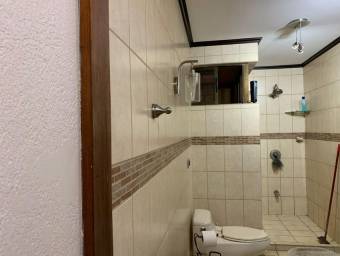 Se vende casa con jardín y terraza en La Asunción de Belén 25-950