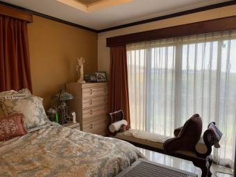 Se vende casa con jardín y terraza en La Asunción de Belén 25-950