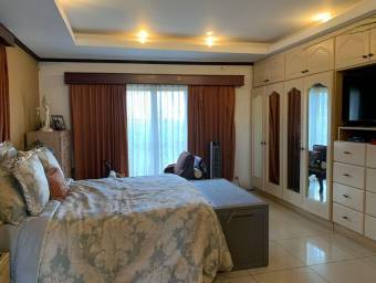 Se vende casa con jardín y terraza en La Asunción de Belén 25-950