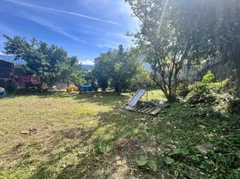 Se vende casa con amplio patio en San Josecito de Heredia 25-204