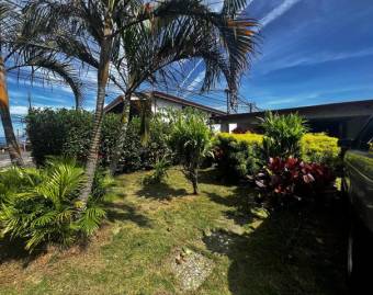 Se vende casa con amplio patio en San Josecito de Heredia 25-204