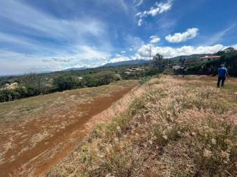 Se vende lote de 4,500m2 con uso UNIVIVIENDA en San Rafael Heredia 24-1552