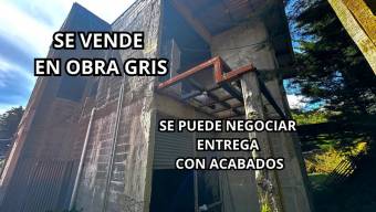 Se venden casa y local con uso mixto en Ángeles Heredia 25-1652