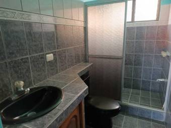 Se vende espaciosa casa con amplios espacios en Santo Domingo Heredia 24-659