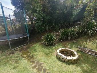 Se vende propiedad con 1499m2 en Santo Domingo Heredia 25-632